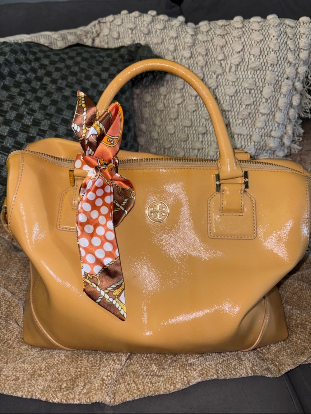 Tory Burch patent leather bag comes with strap